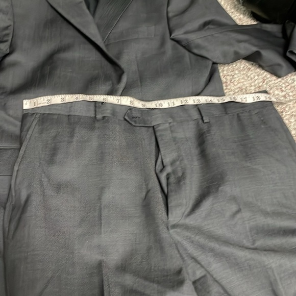 New Geoffrey Beene suit - Picture 10 of 12